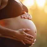 Brzuch w ciąży – Kiedy zaczyna być widoczny i jak wygląda?